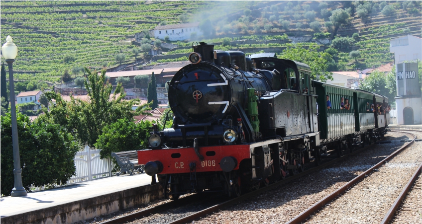DOURO VINHATEIRO E O COMBOIO A VAPOR