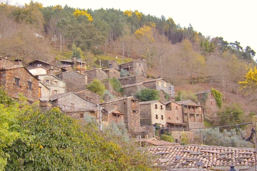 Casa do Talasnal by Refúgio ao Luar
